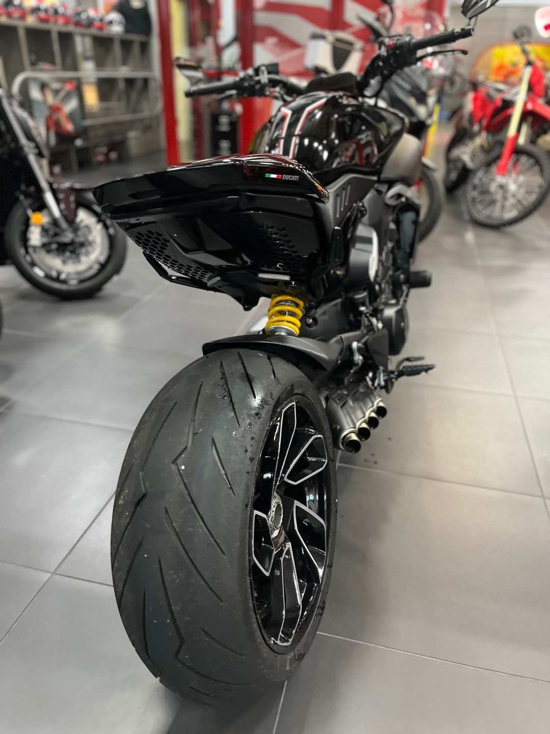 2024 Ducati Diavel V4 - Image 4