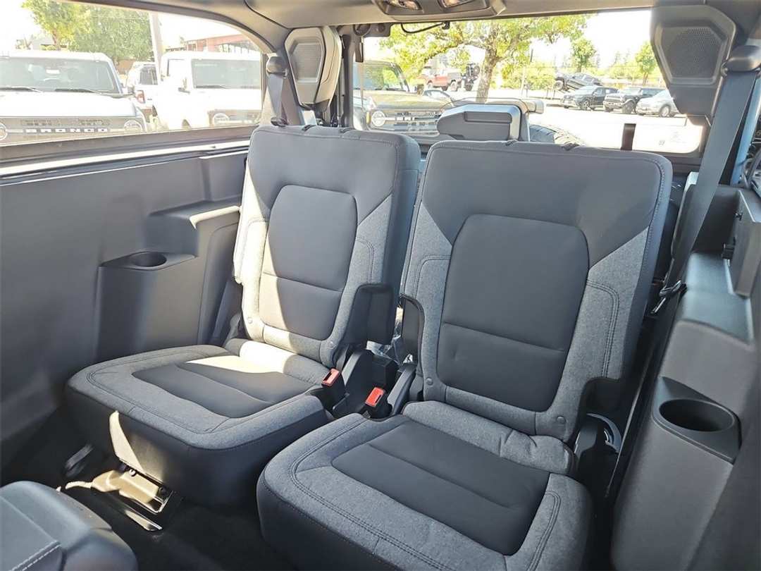 2025 Ford Bronco Base - Image 23