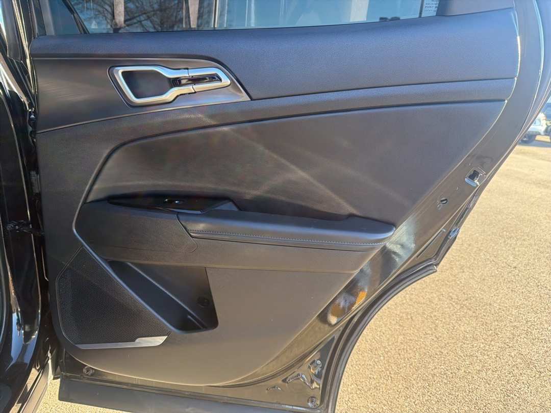 2024 Kia Sportage EX - Image 21