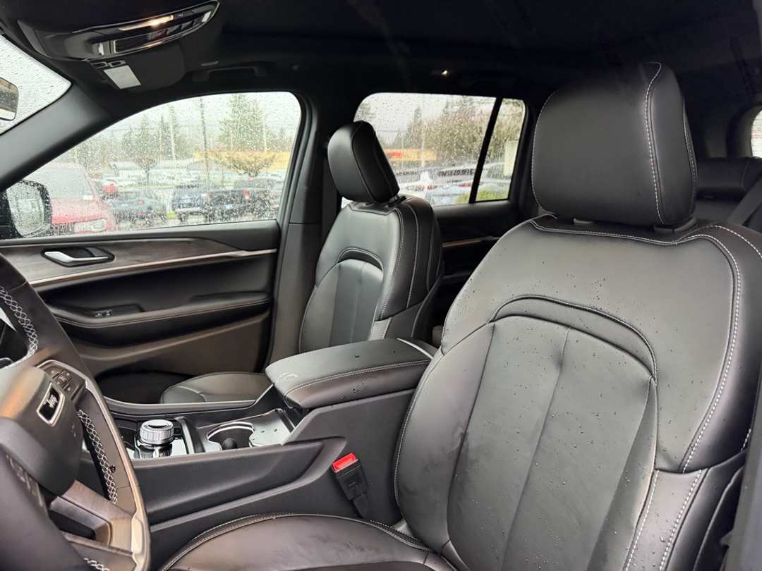 2025 Jeep Grand Cherokee Limited - Image 16