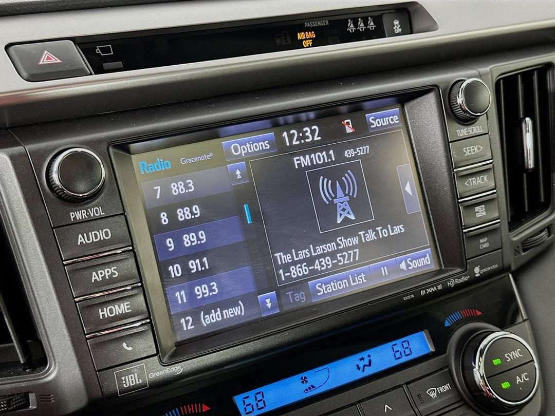 2018 Toyota Rav4 Limited - Image 16