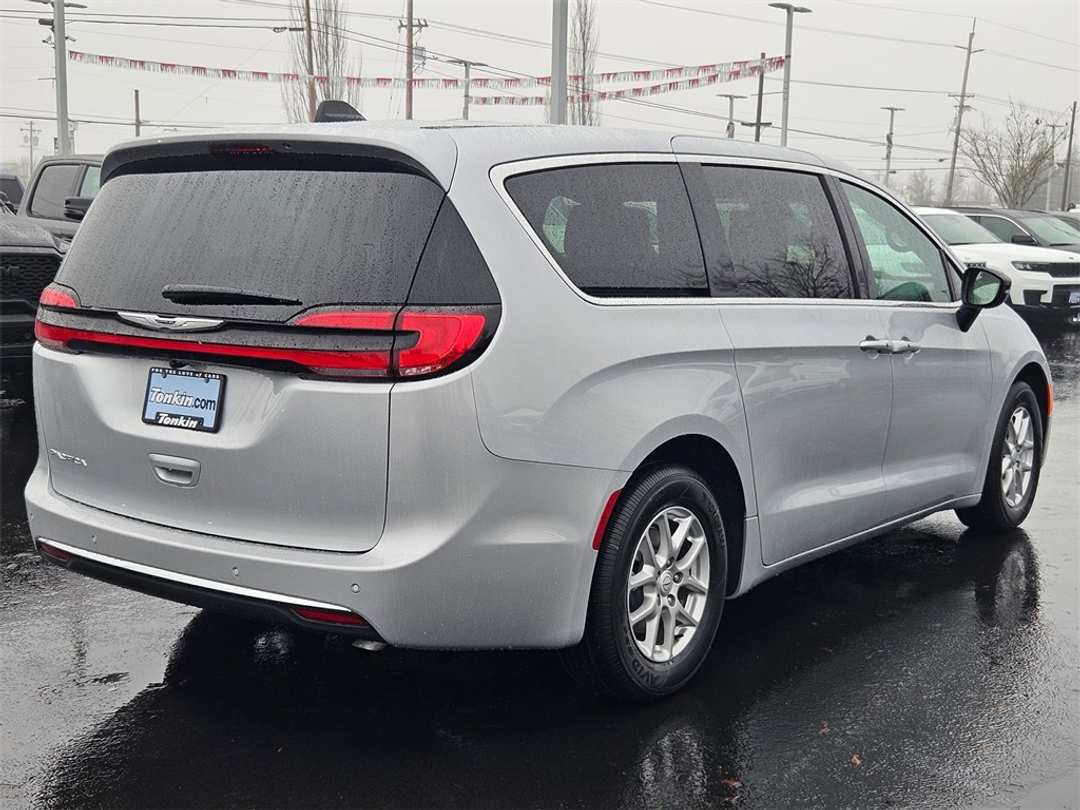 2026 Chrysler Pacifica Select - Image 6