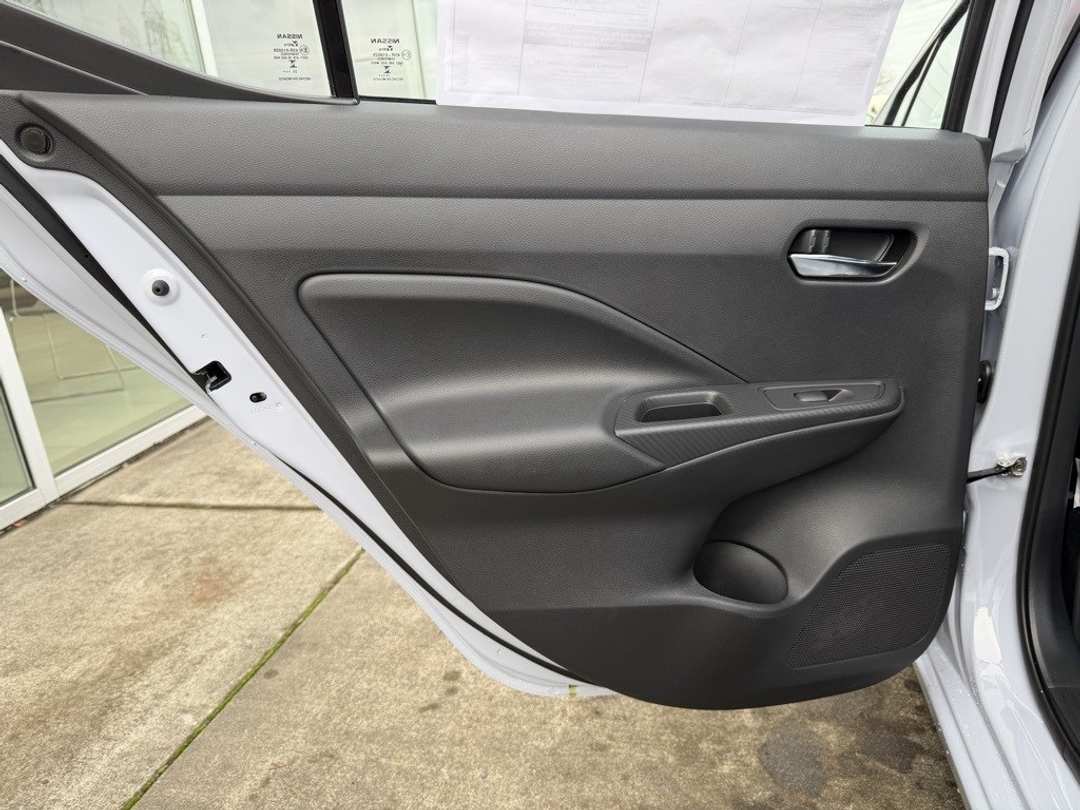 2025 Nissan Versa 1.6 SV - Image 32