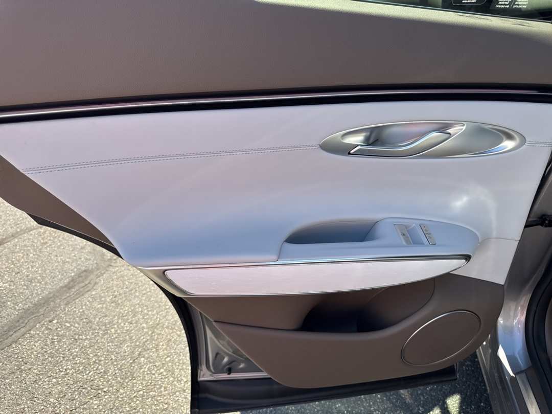 2026 Genesis Electrified Gv70 - Image 41