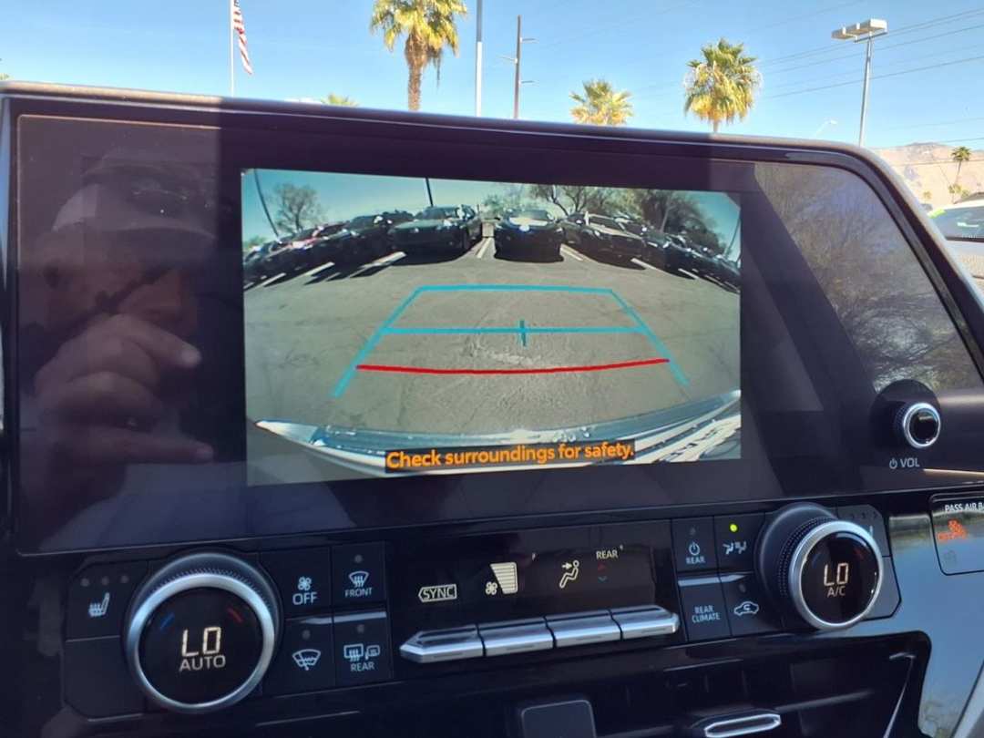 2023 Toyota Highlander XLE - Image 3