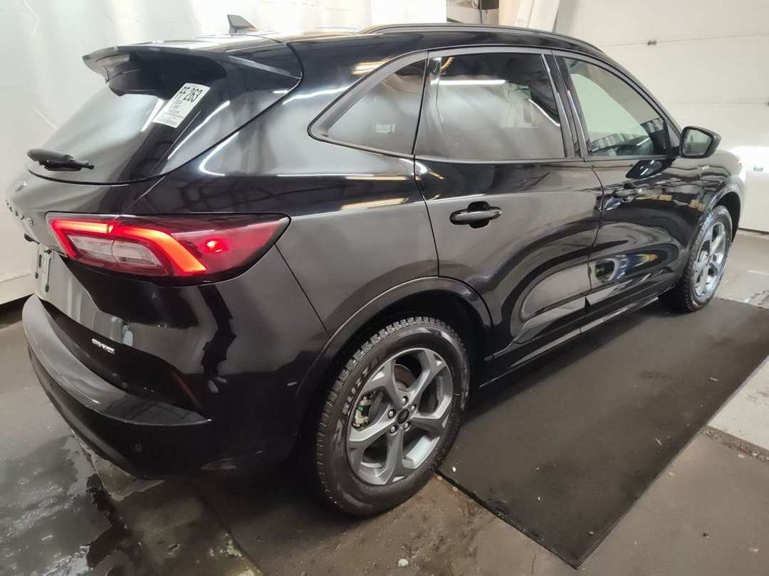 2024 Ford Escape STLine - Image 2