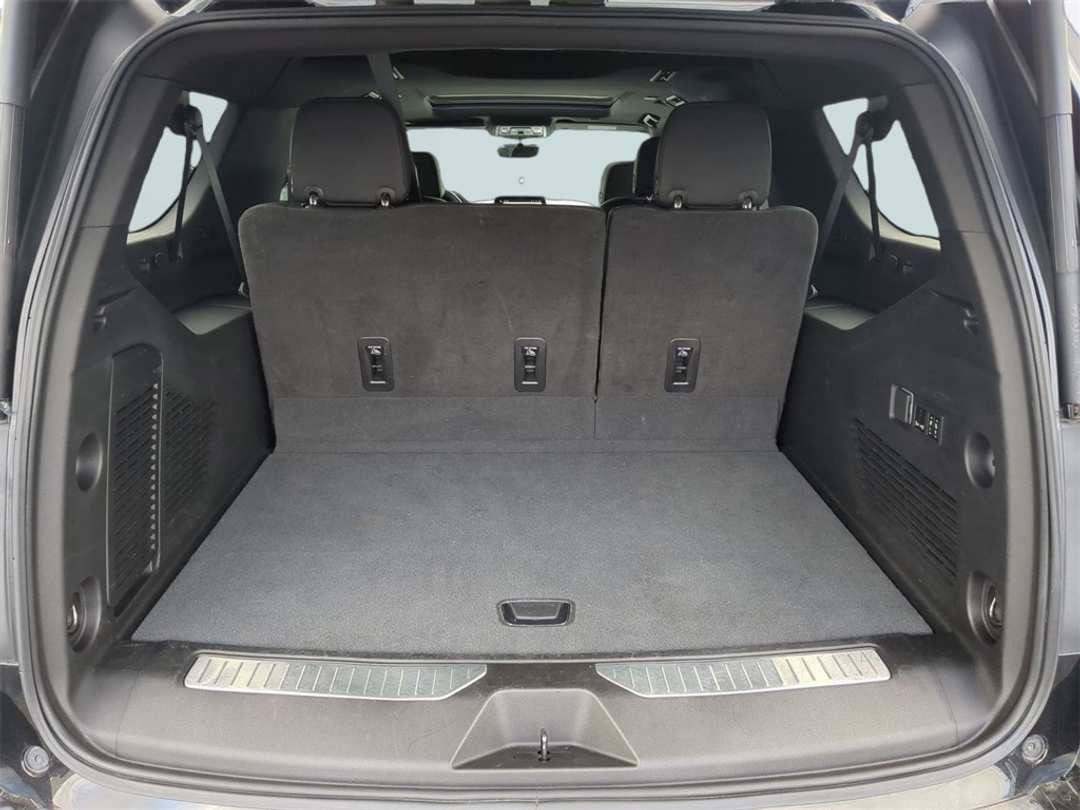 2023 Chevrolet Suburban High Country - Image 24