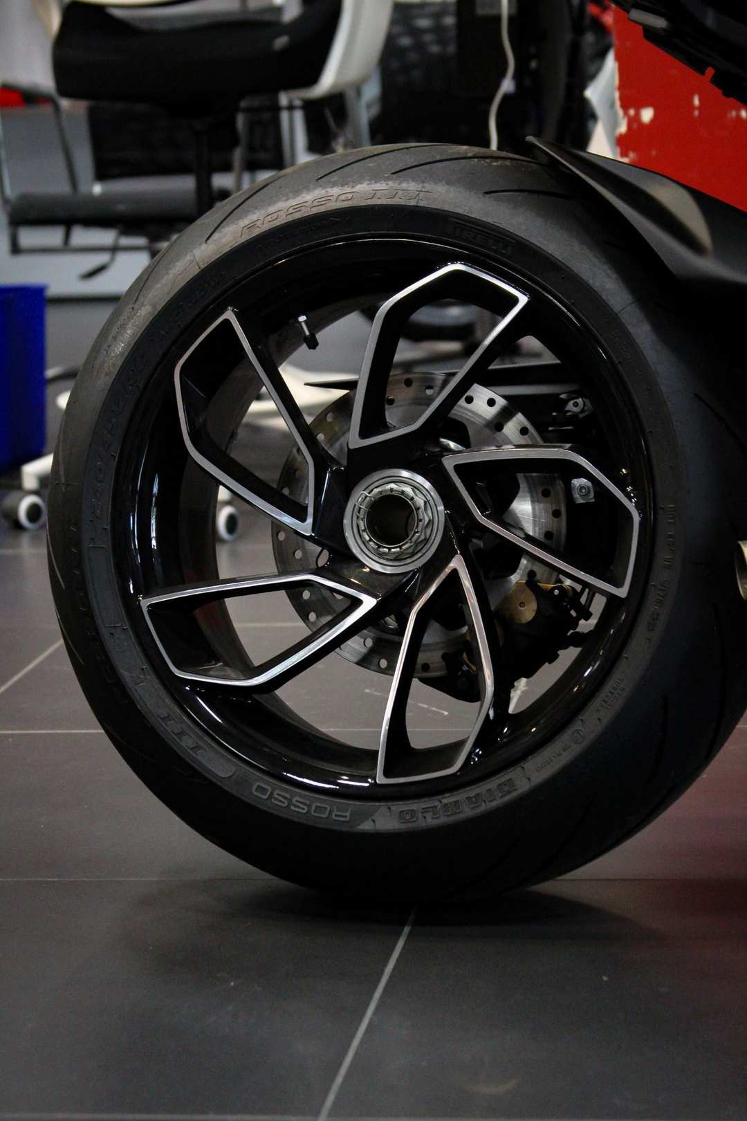 2024 Ducati Diavel V4 - Image 9