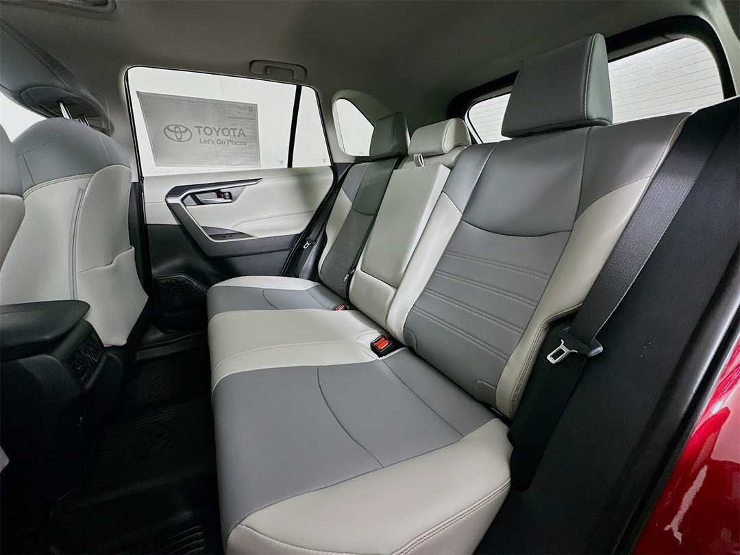 2025 Toyota Rav4 XLE Premium - Image 26