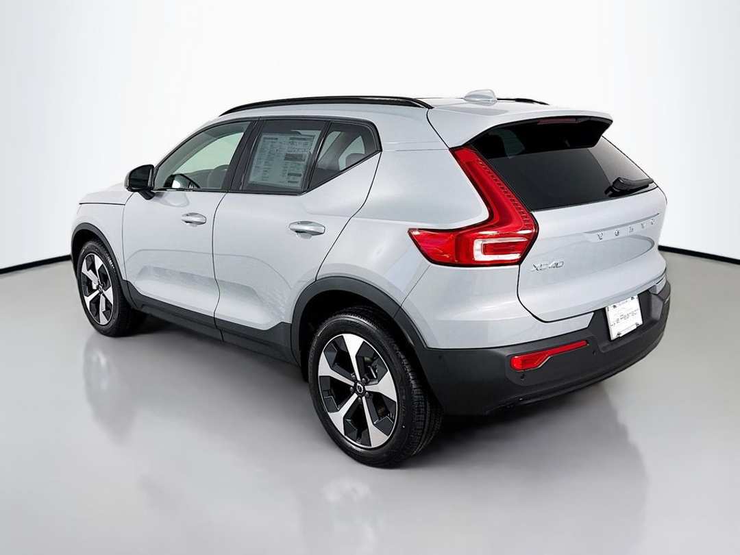 2026 Volvo Xc40 B5 Plus - Image 3