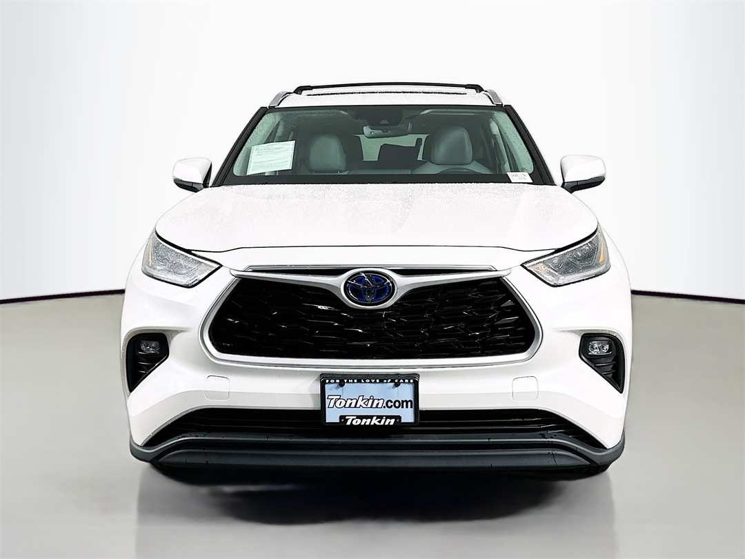 2021 Toyota Highlander XLE - Image 2