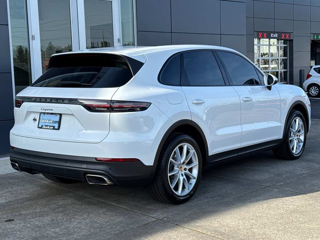 2023 Porsche Cayenne Platinum Edition - Image 3