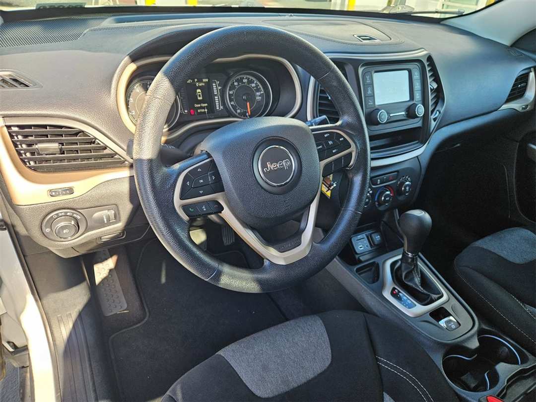 2018 Jeep Cherokee Latitude - Image 13