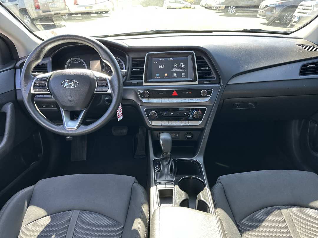 2019 Hyundai Sonata SE - Image 2