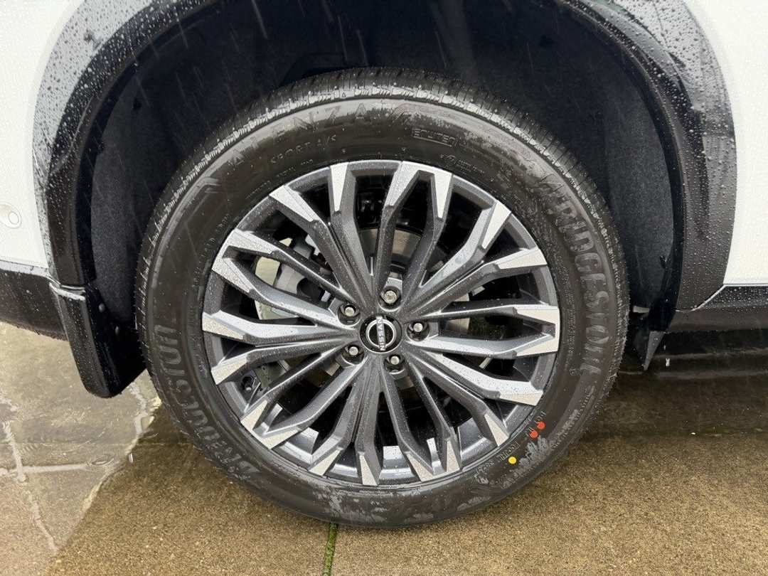 2026 Nissan Rogue Platinum - Image 9