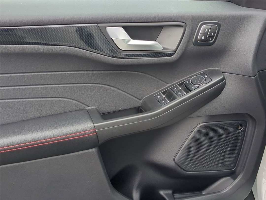 2024 Ford Escape STLine Elite - Image 10