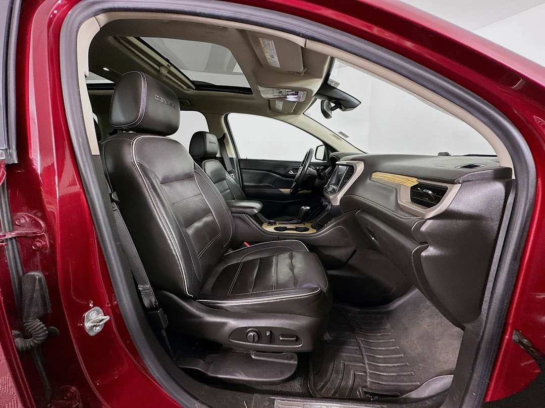 2017 GMC Acadia Denali - Image 32