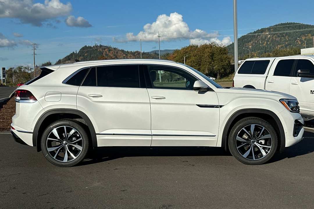 2026 Volkswagen Atlas Cross Sport 2.0T SEL Premium RLine - Image 2