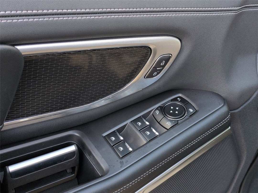 2025 Ford Expedition Platinum - Image 10