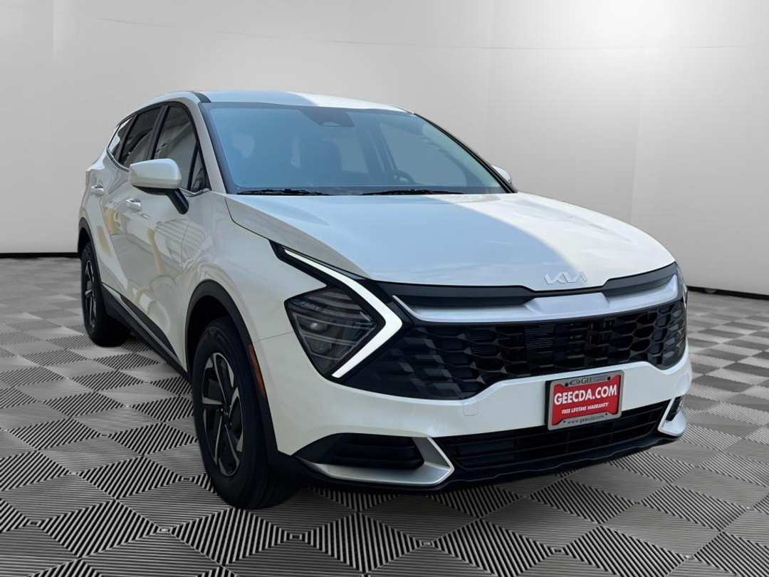 2025 Kia Sportage LX - Image 3