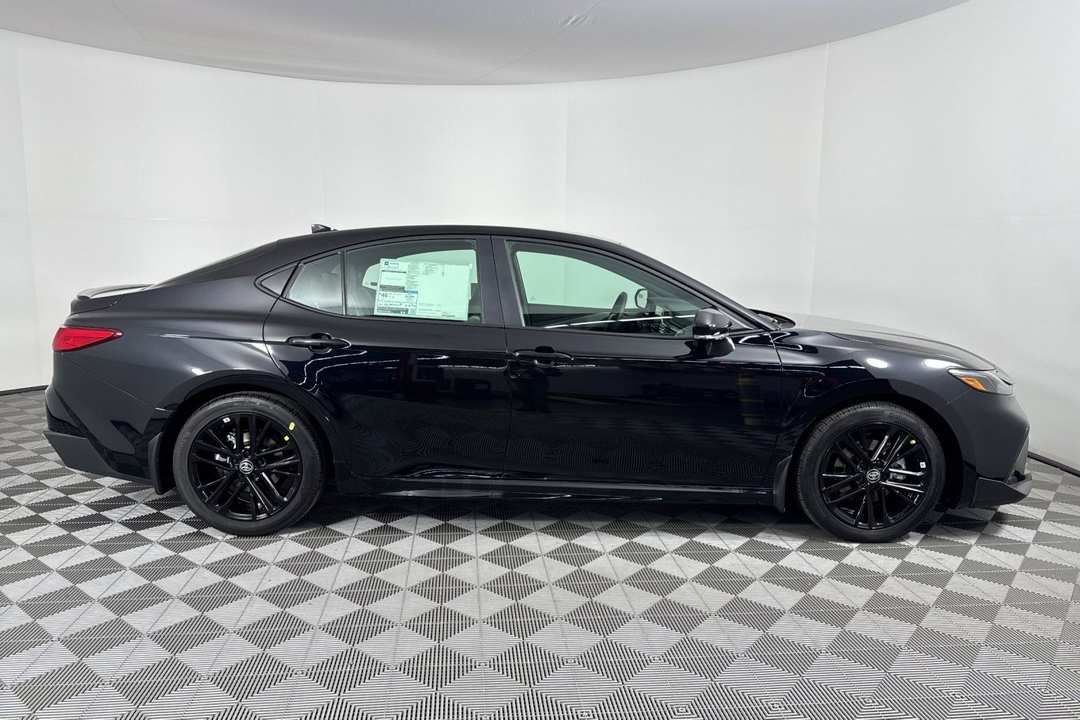 2026 Toyota Camry SE - Image 3