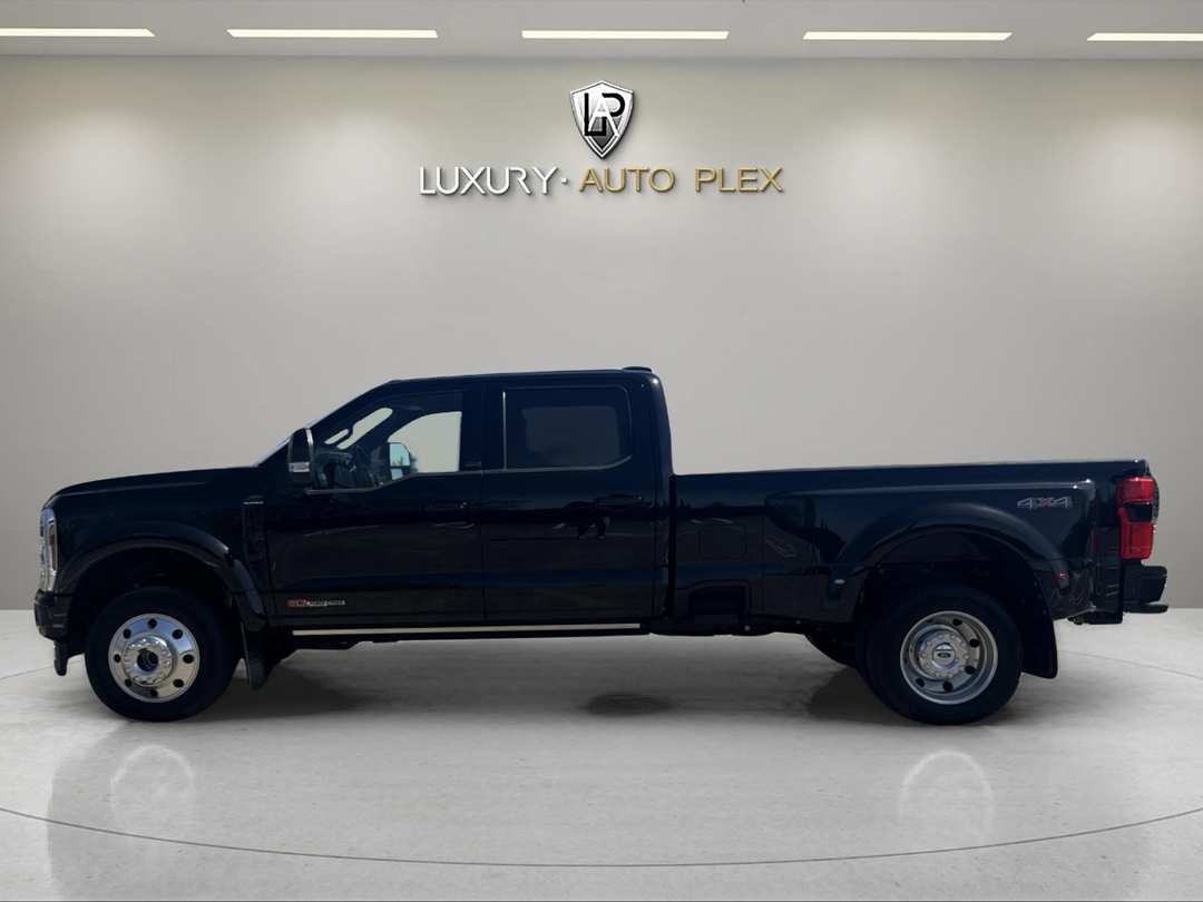 2025 Ford F450 Super Duty Crew Pano Roof Loaded PLATINUM 8 FT - Image 2