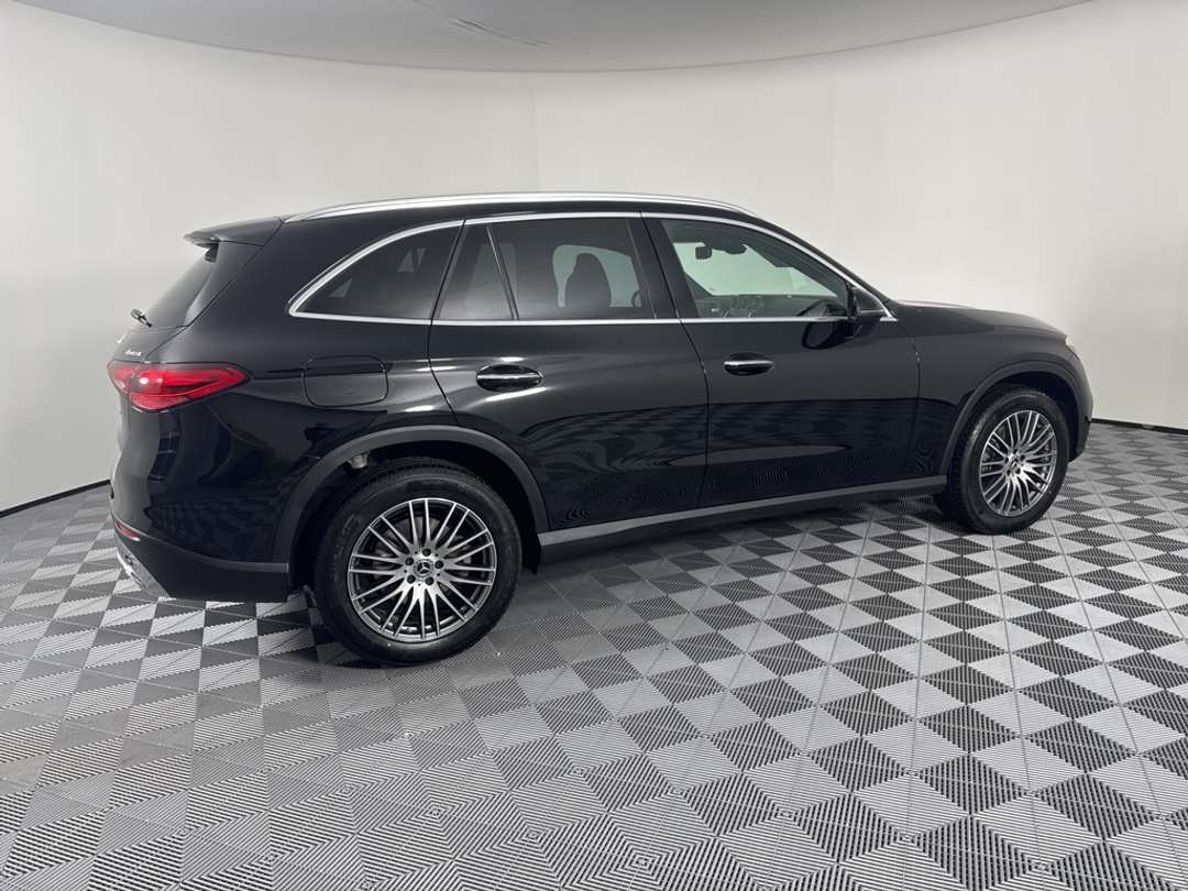 2026 Mercedes-Benz GLC GLC 300 - Image 7