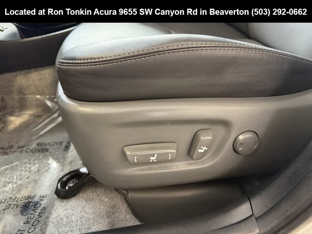 2015 Toyota Prius Advanced - Image 14