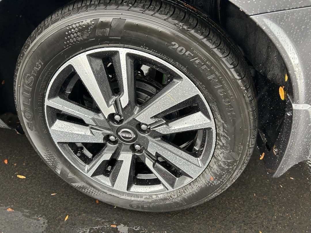 2025 Nissan Versa 1.6 SV - Image 8