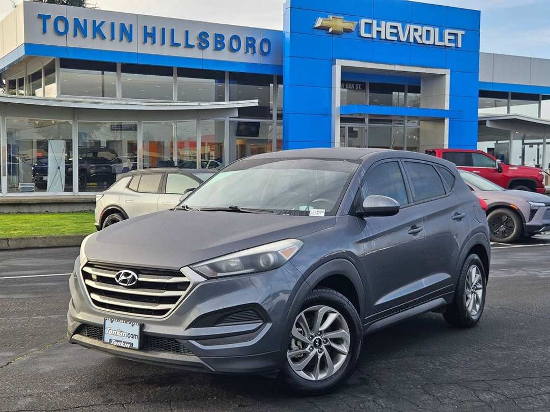 2017 Hyundai Tucson SE - Image 2