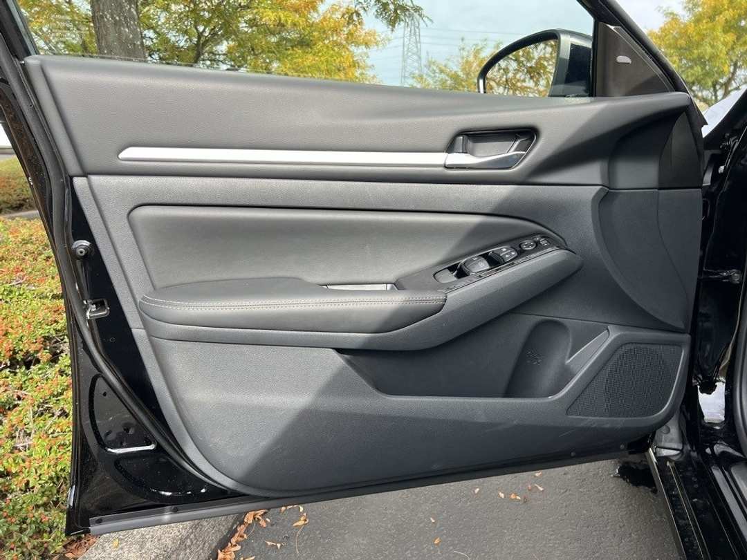 2025 Nissan Altima 2.5 SL - Image 11