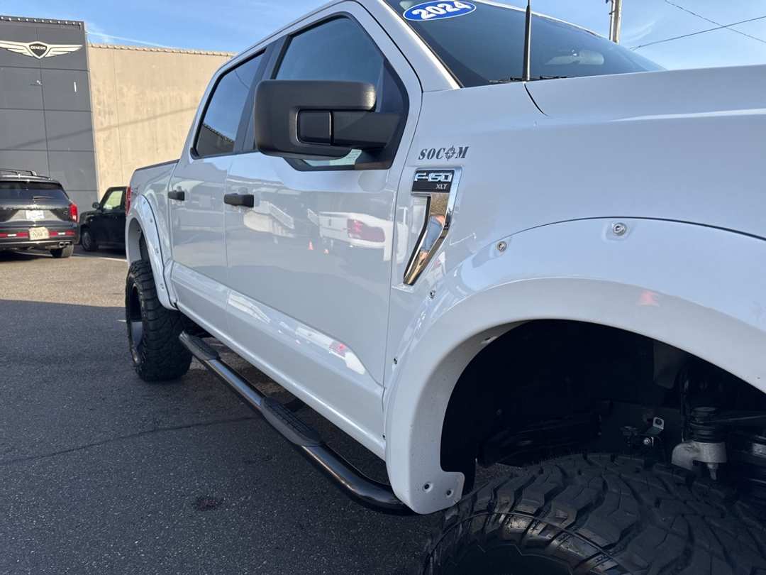 2023 Ford F-150 XLT - Image 11