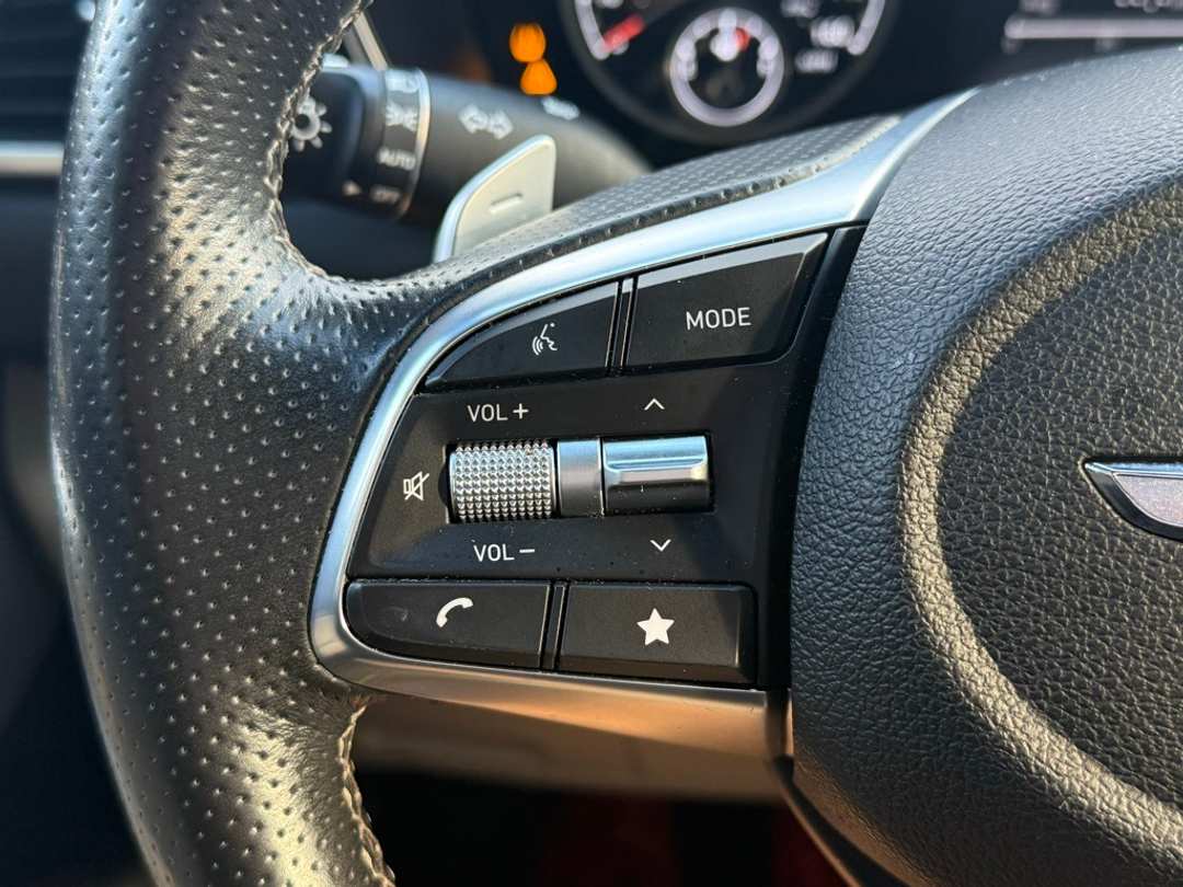 2022 Genesis G70 2.0T - Image 31