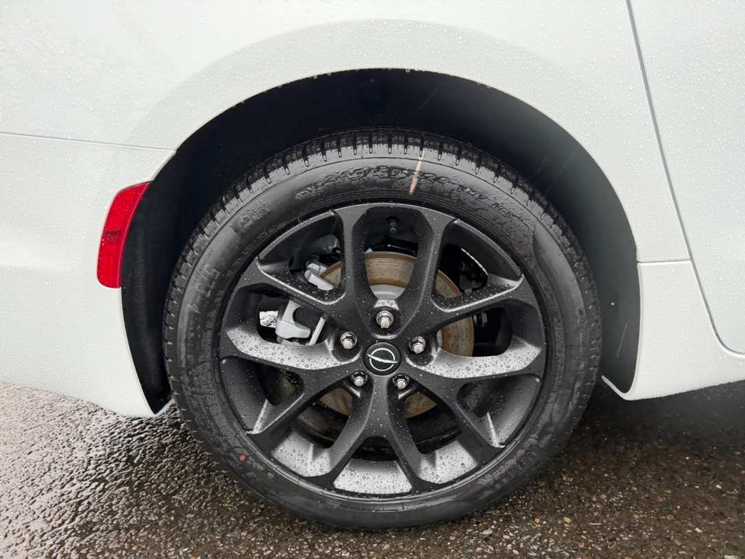 2026 Chrysler Pacifica Select - Image 10