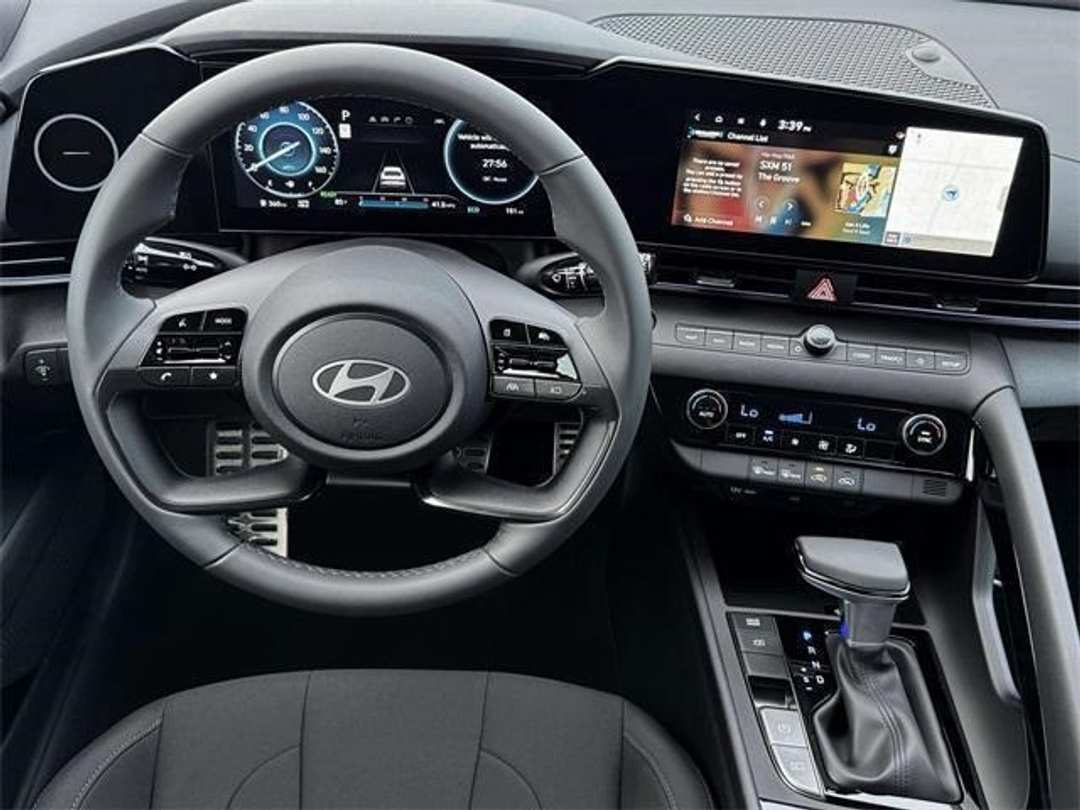 2025 Hyundai Elantra SEL Sport - Image 17