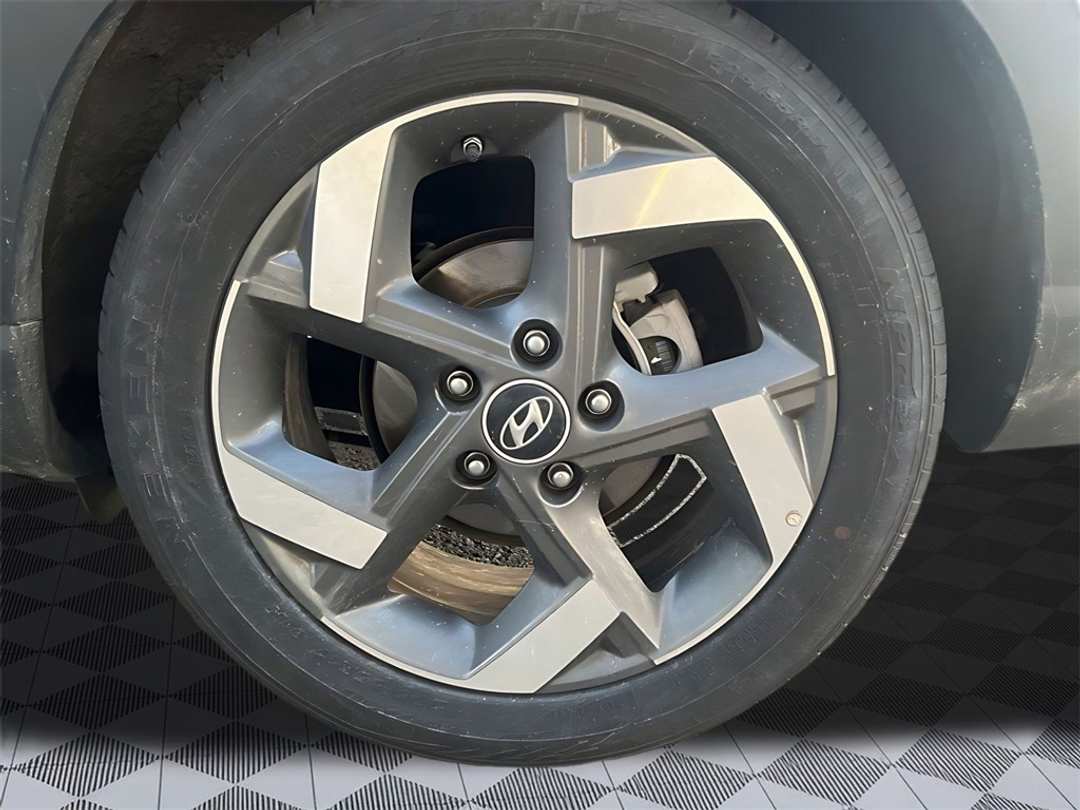 2025 Hyundai Venue SEL - Image 20
