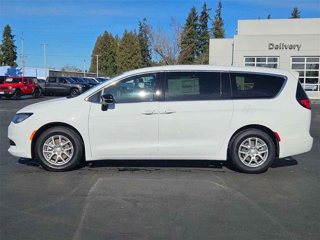 2026 Chrysler Voyager LX - Image 3