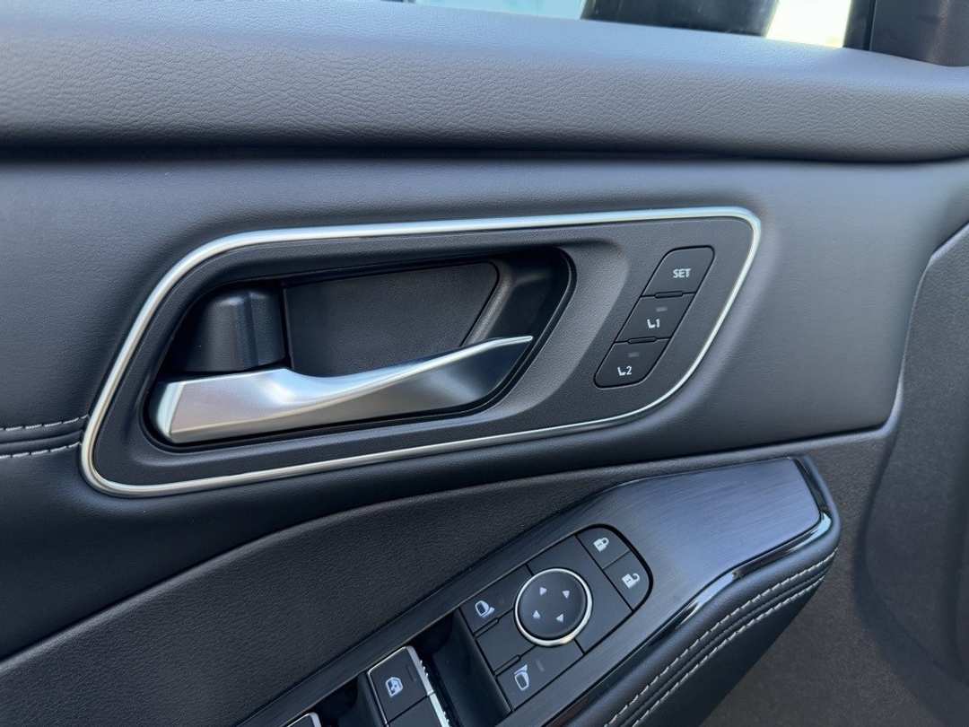 2026 Nissan Rogue Platinum - Image 15