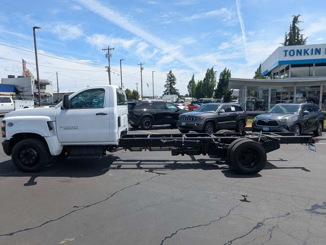 2024 Chevrolet Silverado 4500Hd Work - Image 3