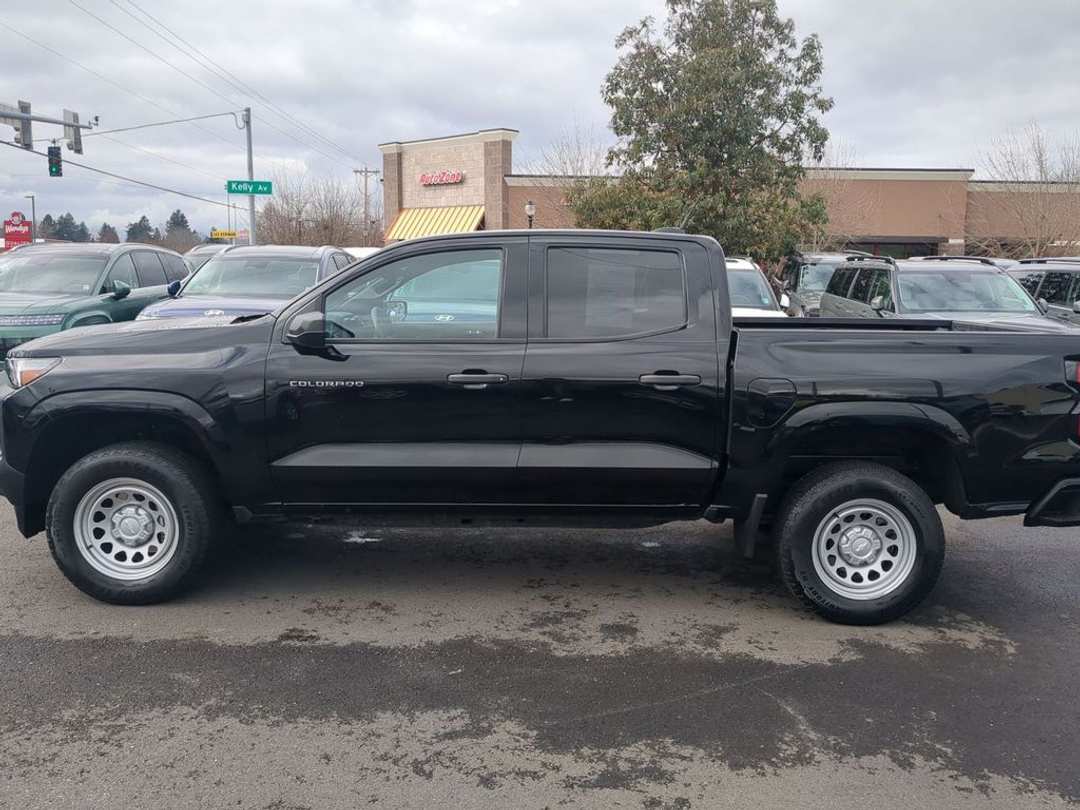 2023 Chevrolet Colorado Work - Image 3