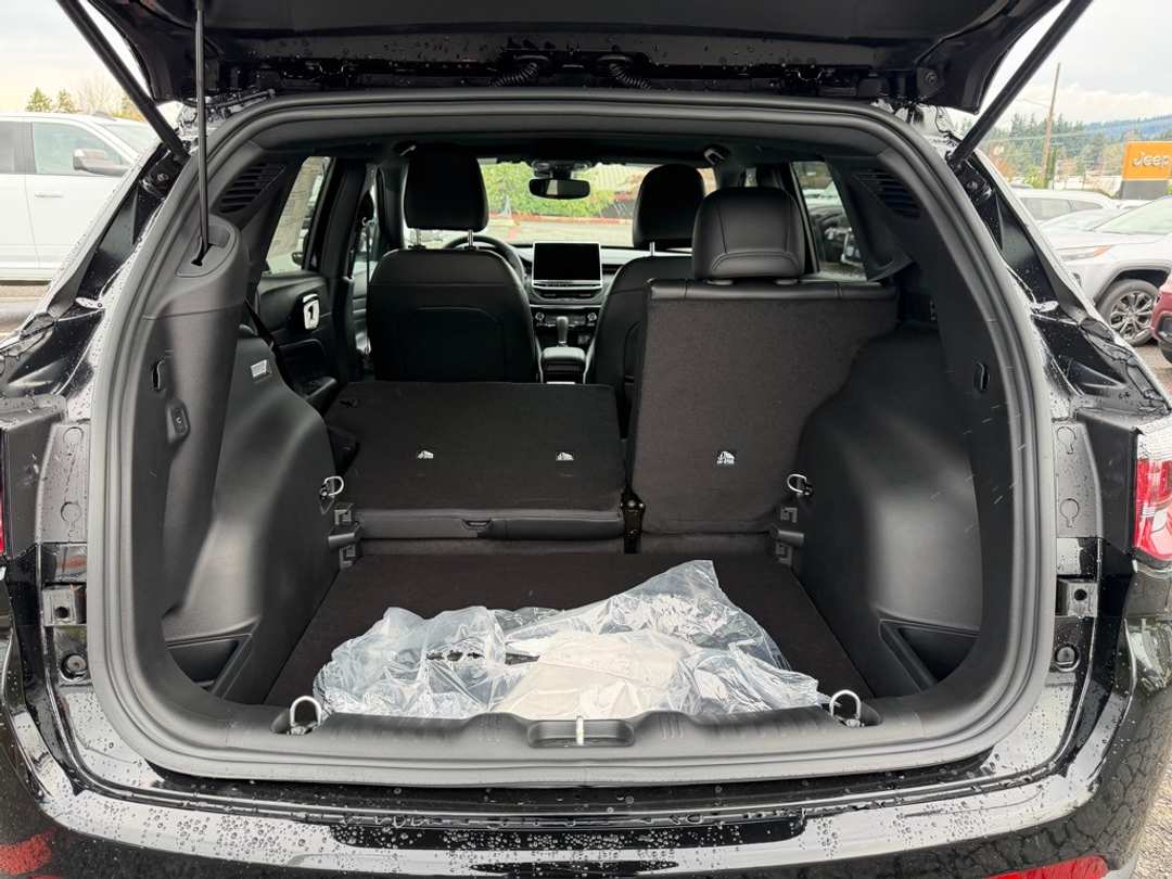 2026 Jeep Compass Latitude - Image 13