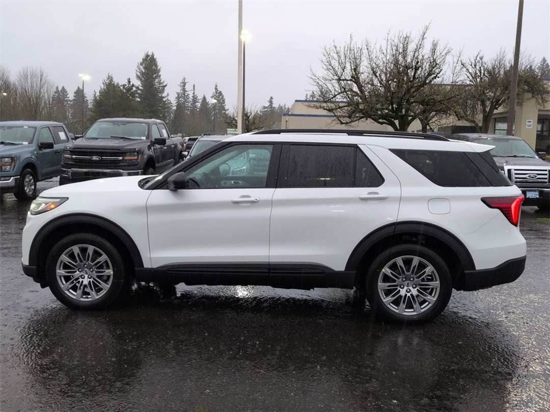 2026 Ford Explorer Active - Image 2