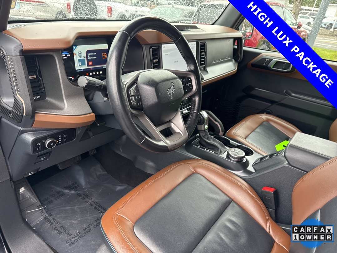 2024 Ford Bronco Outer Banks - Image 2