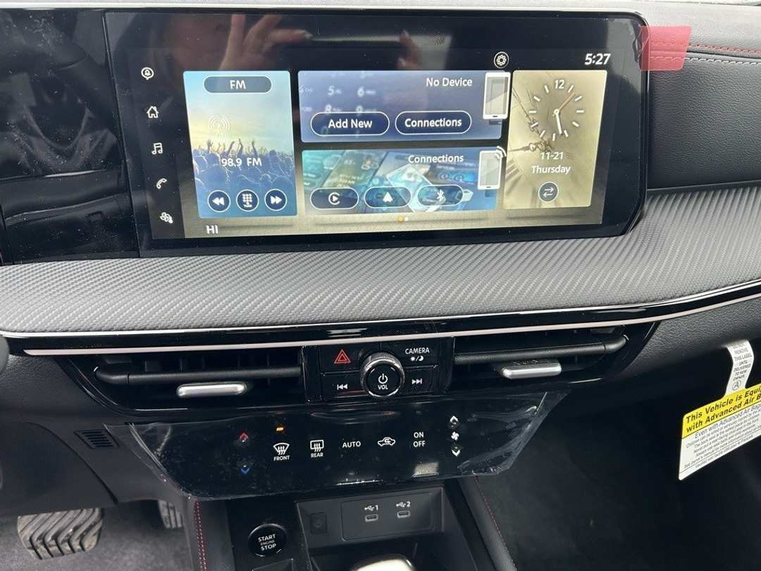 2025 Nissan Kicks SR - Image 16