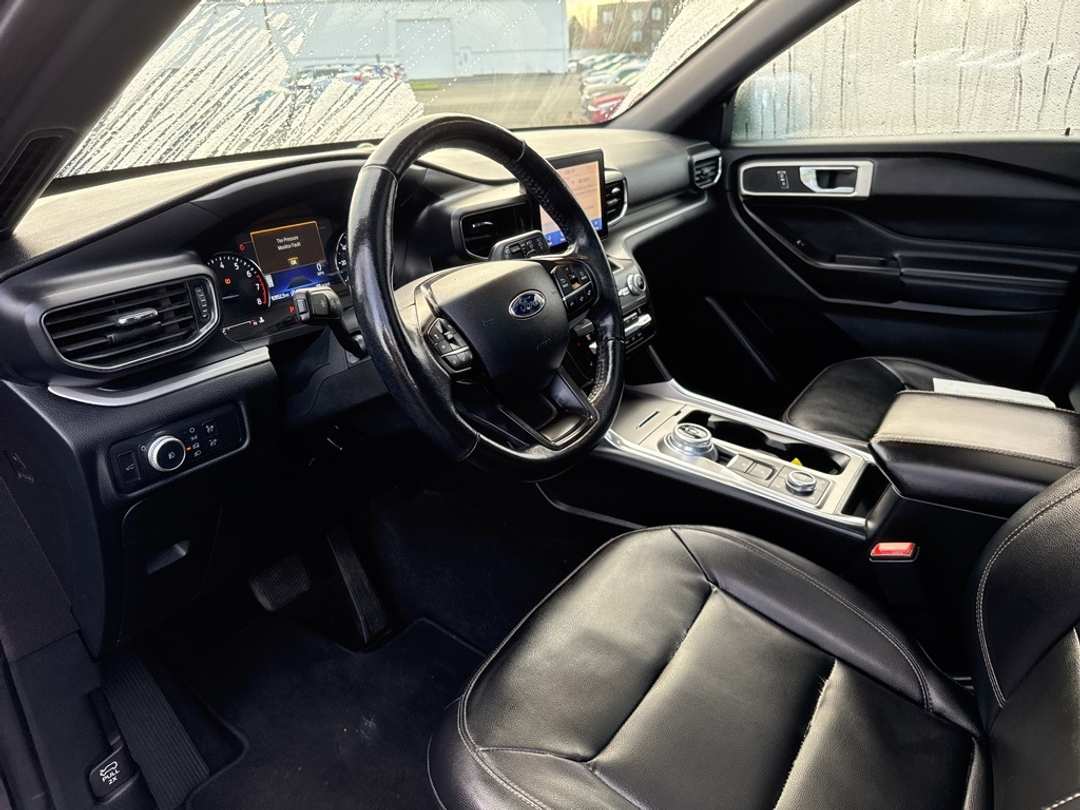 2020 Ford Explorer XLT - Image 15