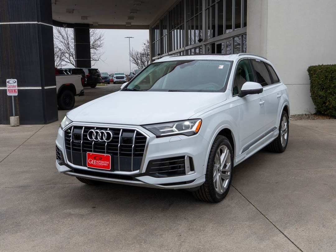 2022 Audi Q7 55 Premium Plus - Image 3