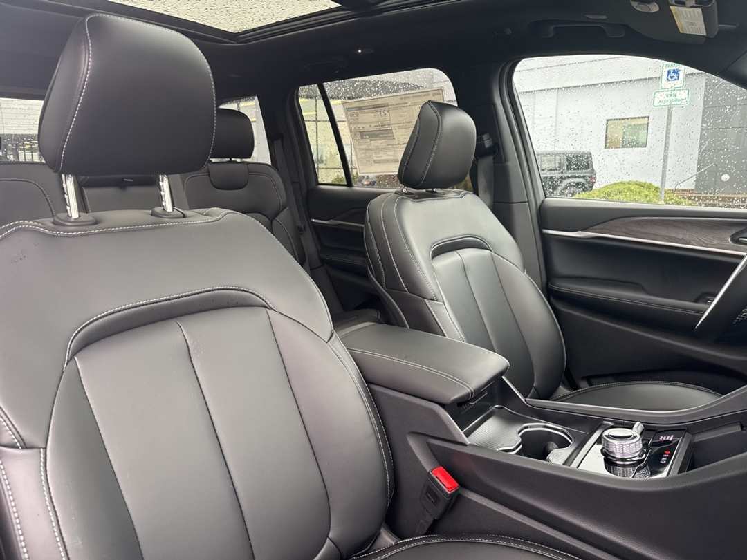 2026 Jeep Grand Cherokee Limited - Image 29