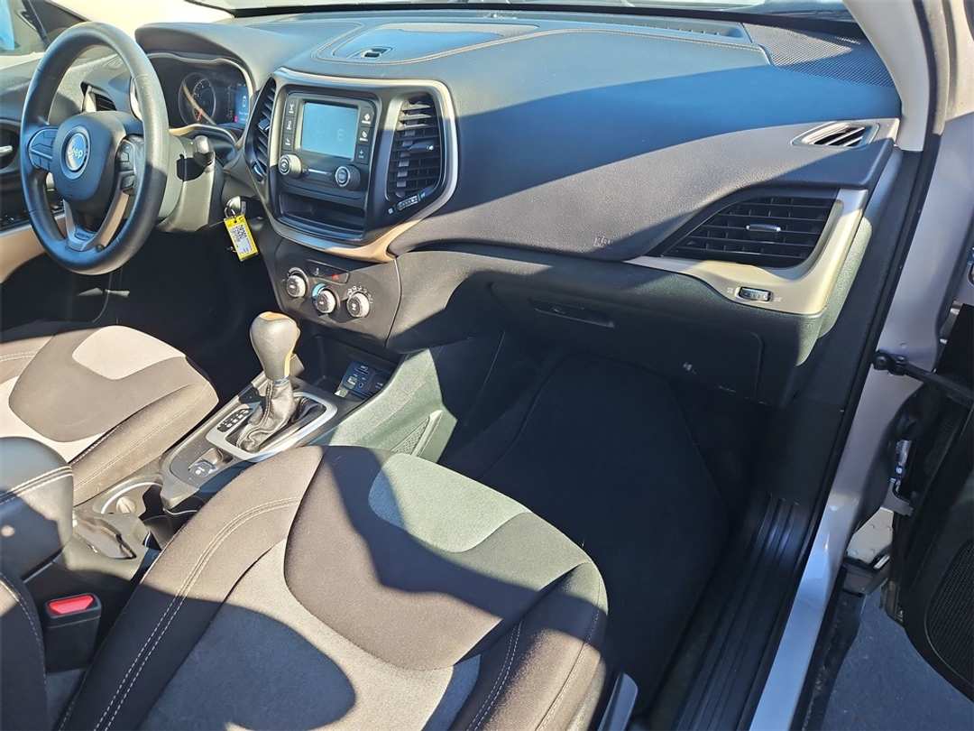 2018 Jeep Cherokee Altitude - Image 29