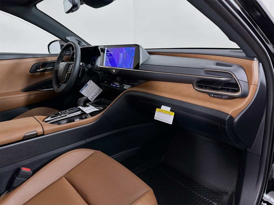 2025 Toyota Crown Signia Limited - Image 31