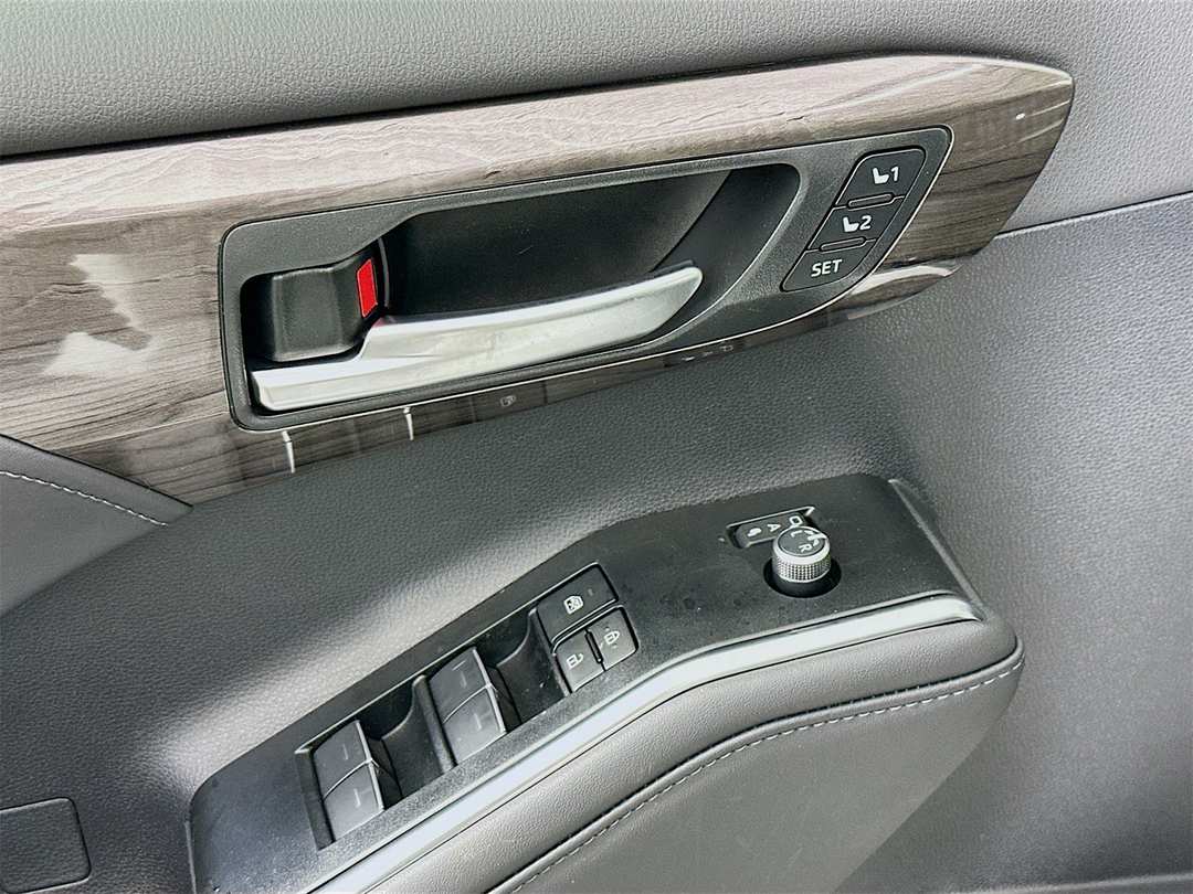 2026 Toyota Highlander Limited - Image 18